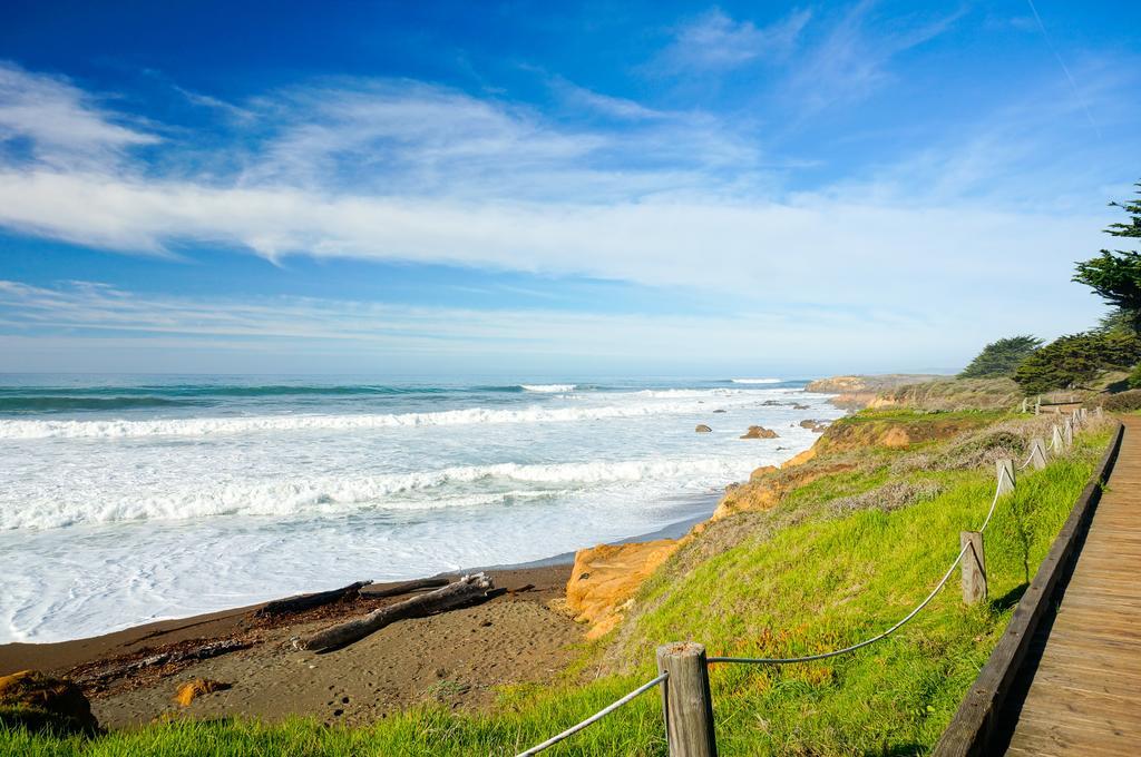 Sand Pebbles Inn Cambria Exterior photo