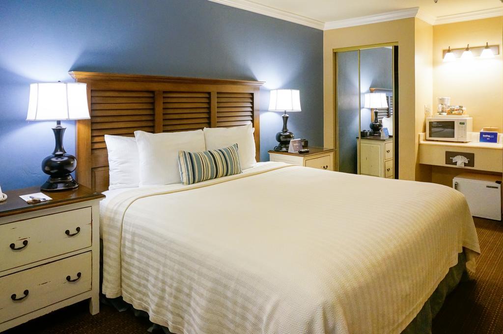 Sand Pebbles Inn Cambria Room photo