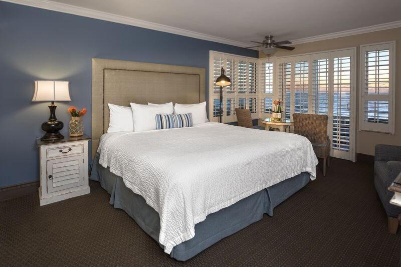Sand Pebbles Inn Cambria Exterior photo