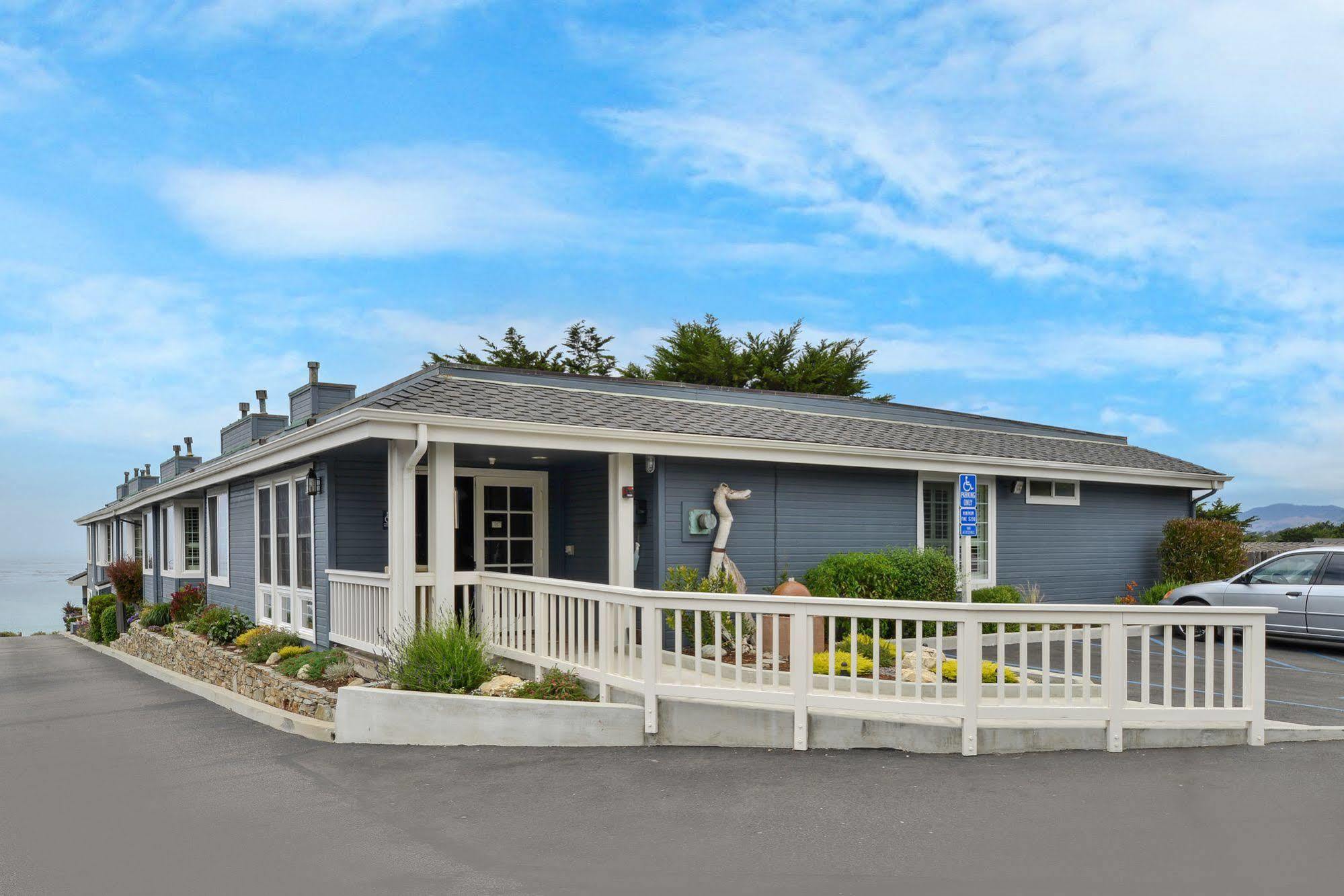 Sand Pebbles Inn Cambria Exterior photo